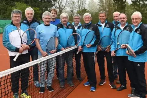 Blaues Wunder mal ganz anders: Die Aufstiegsmannschaft mit Bernd Schwarz , Roland Wißwesser, Bernd Bohrer, Michael Kudlich, Helm