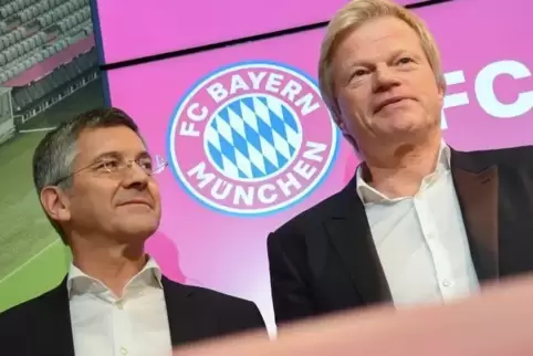 Bayern-Aufsichtsratschef Herbert Hainer präsentiert den designierten Rummenigge-Nachfolger Oliver Kahn.