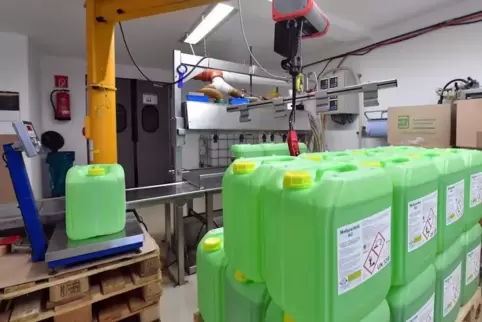 Asiral stellt Reinigungsmittel für die Lebensmittelbranche her.