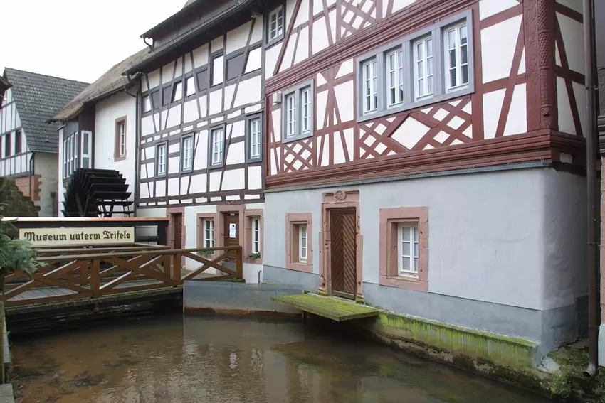 museum_unterm_Trifels_van.JPG