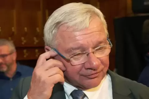 Joachim Hofmann-Göttig konnte sein Einkommen als Koblenzer Oberbürgermeister durch die Beamtenpension aufbessern.