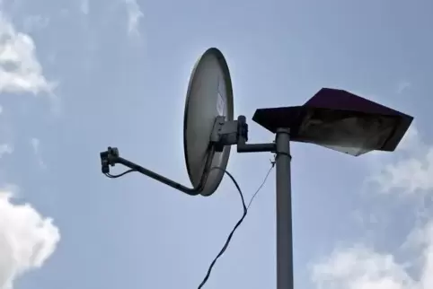 Eine Satellitenschüssel wurden vom Schuldach gestohlen.
