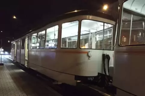 Seit Dienstag rumpeln wieder alte Straßenbahnen über die Gleise.