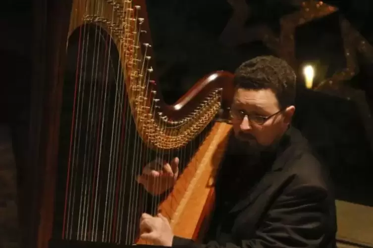 Setzte mit seiner Musik ein I-Tüpfelchen in der Sebastians-Kirche: Harfenist Florian Jurzitza.