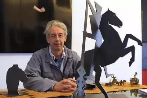 2018 hat der Bildhauer Andreas Helmling das Modell der Heiligen-Skulptur angefertigt. Dann erkrankte er schwer. 