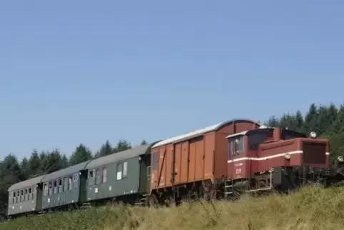 Der Museumszug der Ostertalbahn verkehrt zwischen Ottweiler und Schwarzerden.