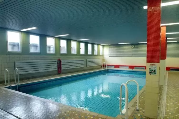 Ebenfalls seit Jahren geschlossen: das Lehrschwimmbecken in der Schwegenheimer Grundschule.