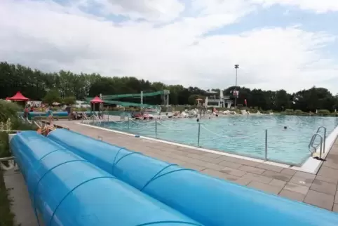 Ein Arbeitskreis mit den Schulleitungen und Fraktionschefs soll klären, wie die Kinder ins Bellheimer Schwimmbad kommen.