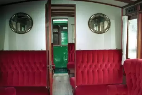 Der Bahncomfortbereich der Deutschen Bahn? Schön wär’s. 1. Klasse Salonwagen im Chiemsee Nostalgiezug.