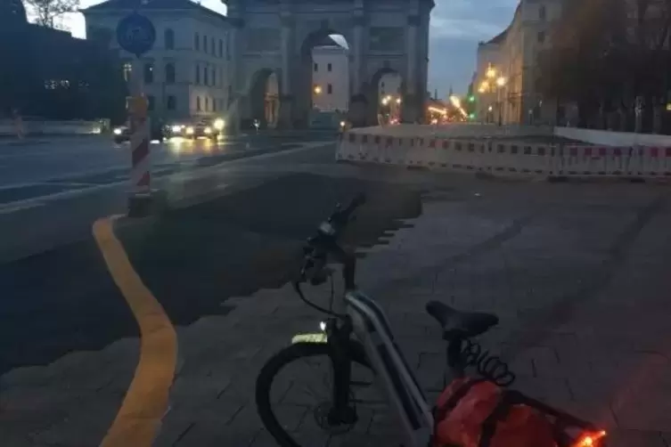 Auch bei einer Stippvisite in M&uuml;nchen hatte die Maxdorferin ihr Rad dabei.
