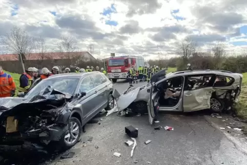 Mit ziemlicher Wucht prallte der weiße Seat auf den aus Gerolsheim kommenden VW.