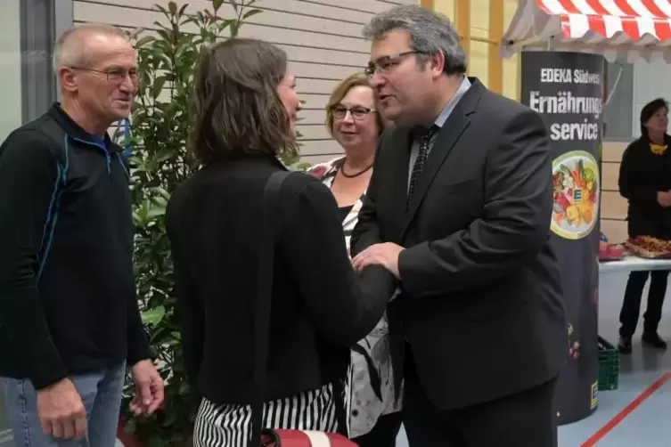 Grünen-Politiker unter sich: Römerbergs Ortsbürgermeister Matthias Hoffmann begrüßt beim Neujahrsempfang Ministerin Anne Spiegel