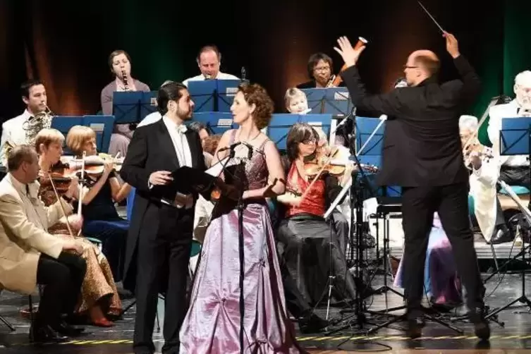 Walzerseligkeit: Das Johann-Strauß-Orchester Frankfurt überzeugte mit leichter Muse.