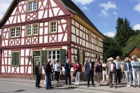 Eine Kommission beim Wettbewerb „Unser Dorf hat Zukunft“ besucht 2018 Bobenthal.