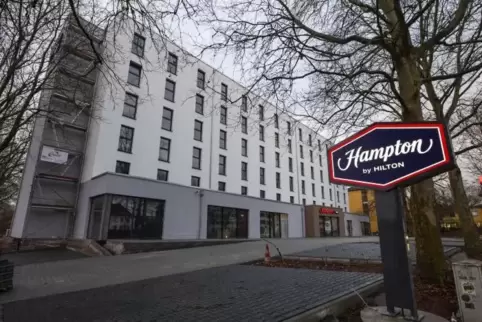 Steht an der Stelle der früheren Landwirtschaftshalle: das „Hampton by Hilton“ in Kaiserslautern.