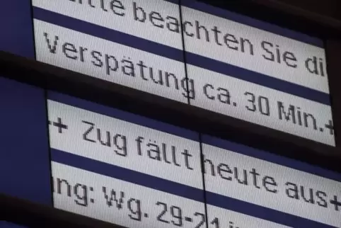 Bahnreisende werden noch lange viel Geduld brauchen.