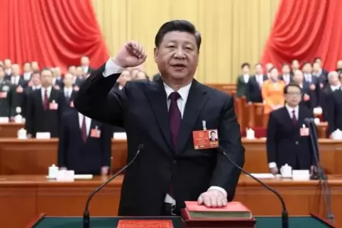 Vor knapp zwei Jahren ist Chinas Staatschef Xi Jinping einstimmig als Präsident und als Vorsitzender der staatlichen Militärkomm
