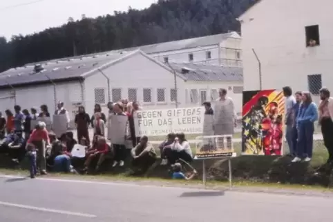 Eine der ersten Aktionen der Pirmasenser Grünen waren Proteste gegen das angebliche Giftgaslager Fischbach.