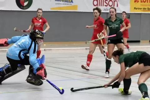 12:0: Dorothea Braun (rechts) macht das Dutzend voll.