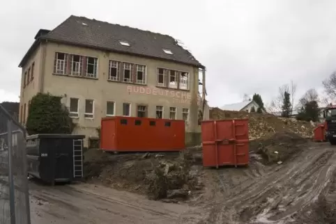 Mit dem Abriss der Süddeutschen Schuhfabrik, die Platz macht für die neue Kita, verschwindet wieder ein Stück Schuhgeschichte au