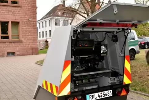 Ein Einblick ins Blitzer-Innenleben: Der rheinland-pfälzische Verfassungsgerichtshof verhandelt am Mittwoch über die Mess-Anhäng