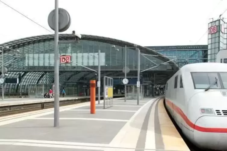 Wer Anfang Februar vom Berliner Hauptbahnhof nach Mannheim fahren will, kann eine böse Überraschung erleben. 