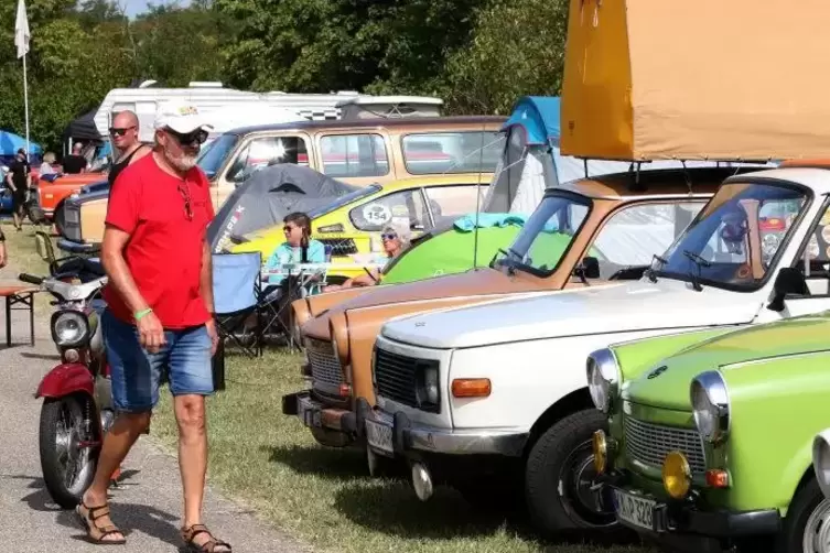 Go, Trabi, go! Wartburg auch.