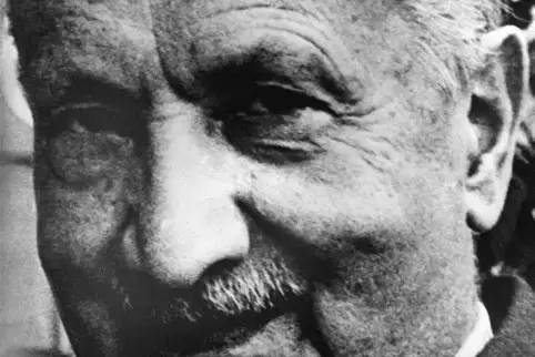 Bei dem Philosophen Martin Heidegger ist das Nichts keineswegs nichts, vielmehr nichtet es. Bis hin zur Nichtung.