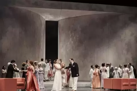 Eine Szene aus La Traviata am Pfalztheater.