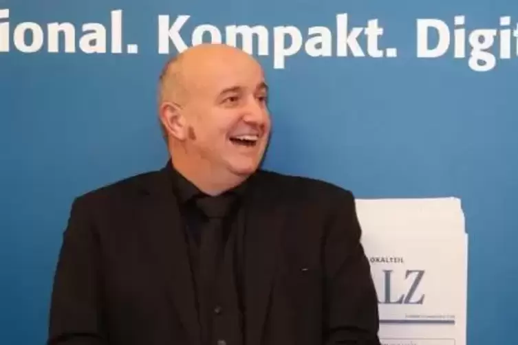 Pfalztheater-Chef Urs H&auml;berli hofft auf einen Austausch mit dem Publikum.