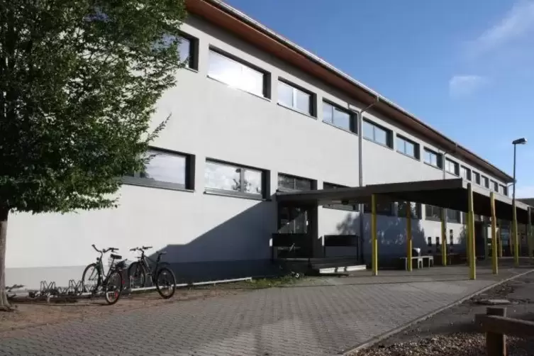 Die Grundschule Am Neuberg braucht einen zweiten Rettungsweg. Der kostet Geld – und das belastet den Rödersheimer-Gronauer Haush