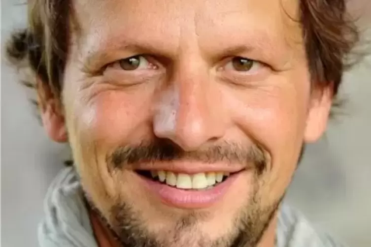 Ronald Spiess hat mit dem Solost&uuml;ck &bdquo;Allein in der Sauna&ldquo; am 7. Februar die erste Premiere des Jahres in Deidesheim.