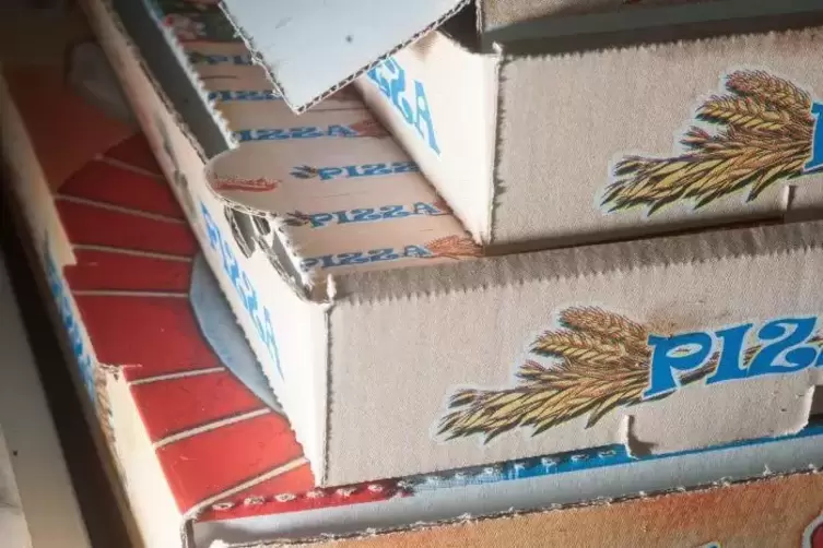 In welche Tonne gehören leere Pizzakartons?