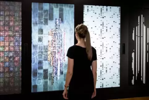 Installation „YOU:R:CODE“ von Bernd Lintermann und Peter Weibel, die am ZKM-Hertz-Labor entwickelt wurde.