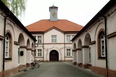 Schwegenheimer Rathaus: Links davon befindet sich das Gemeindebüro. 