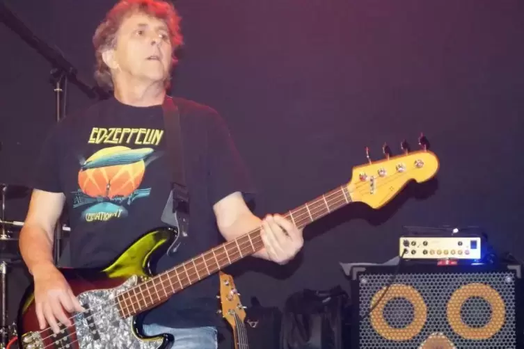 Und das ist der Bassist Gunnar Henges heute bei einem Konzert mit seiner Band &bdquo;Limerick&ldquo;.
