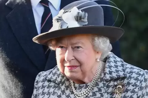 Am Sonntag danach beim Kirchgang: Queen Elizabeth.