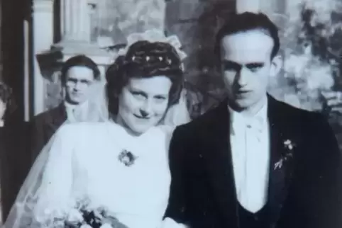 Hochzeit vor 70 Jahren: Das junge Paar traut sich in Thüringen.  Repro: Franck