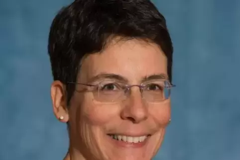 Helga Guthmann setzt sich für die Gemeindebücherei ein.