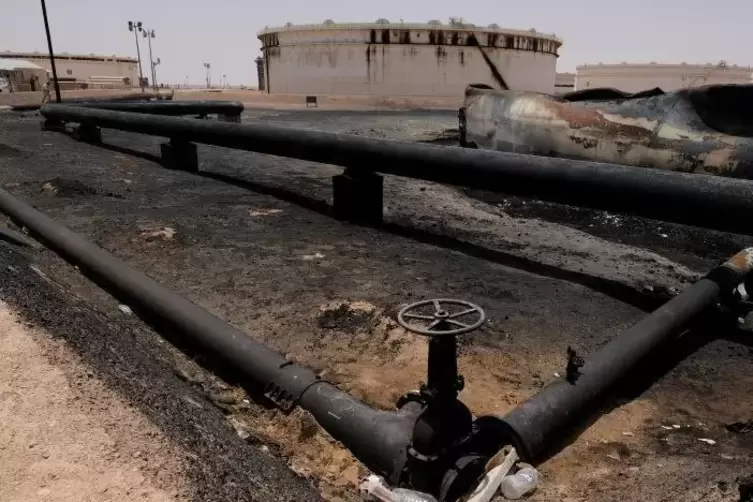 Der Bürgerkrieg in Libyen belastet das Ölgeschäft in dem nordafrikanischen Land. Unser Bild zeigt beschädigte Anlagen im Verlade