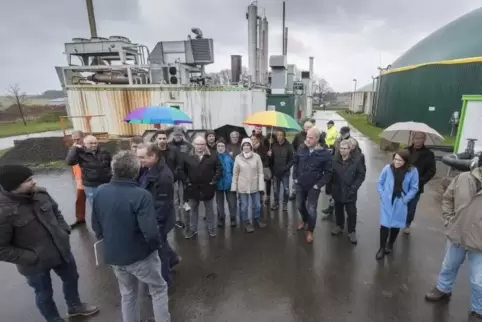 Nach ihrem Rundgang über die Biogasanlage wollen die Stadtratsmitglieder nun die Bürger stärker einbeziehen bei der Suche nach d