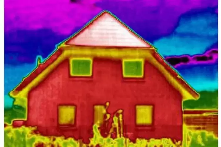 Die Wärmebildkamera zeigt, an welchen Stellen eines Hauses Energie verloren geht.