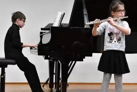 Elf und neun Jahre alt sind diese jungen Musiker: Marc Alexander Iliev und seine Schwester Mia Vanessa.