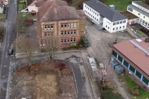 Im Mai könnte es mit dem Bau der Mensa für die Grundschule auf dem Gelände des abgerissenen früheren Jugendtreffs losgehen.