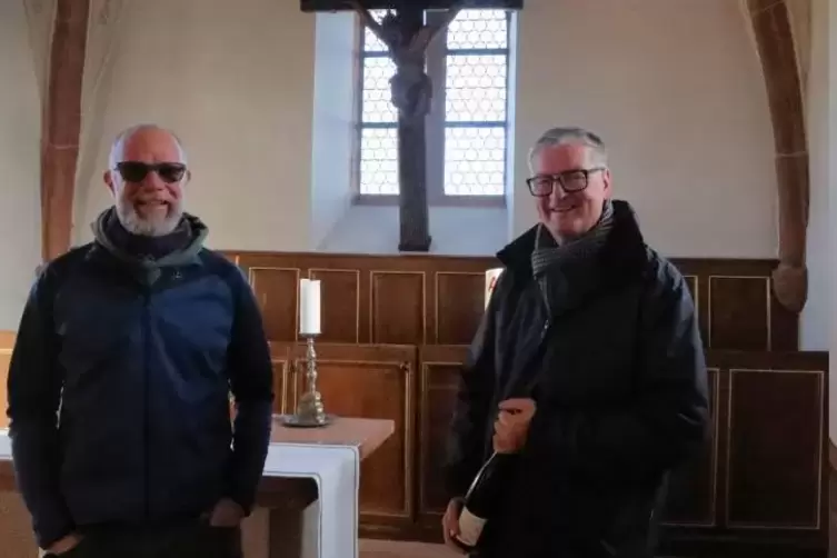 Pfarrer Sascha Weber (links) und der stellvertretende Presbyteriumsvorsitzende Wolfgang Pahlke.