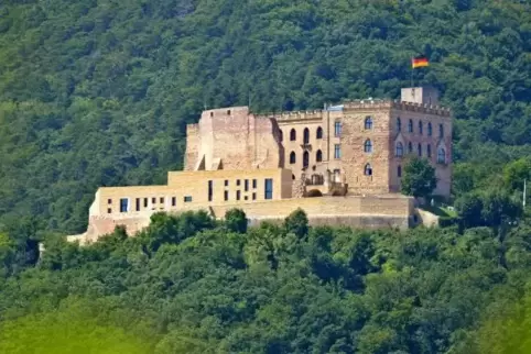 Das Hambacher Schloss ist ein zentraler Gedächtnisort der deutschen Demokratiegeschichte – das Thema Demokratie findet sich desh