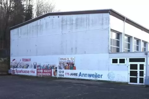 Die kleine Sporthalle in Annweiler wird für den Schulsport kaum noch gebraucht. Dennoch soll sie erhalten bleiben.