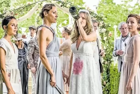 Nach der Midlife- kommt die Ehe-Krise: Die Braut (Stefanie Stappenbeck) muss in „Die Hochzeit“ einiges aushalten.