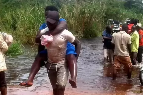 Beim jüngsten Besuch in Uganda erlebte Ludwig Heim mit, wie es nach starken Regenfällen zu einem Hochwasser kam.