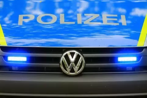 Die Schwester habe die 36-Jährige nicht mehr alleine lassen können und rief die Polizei.